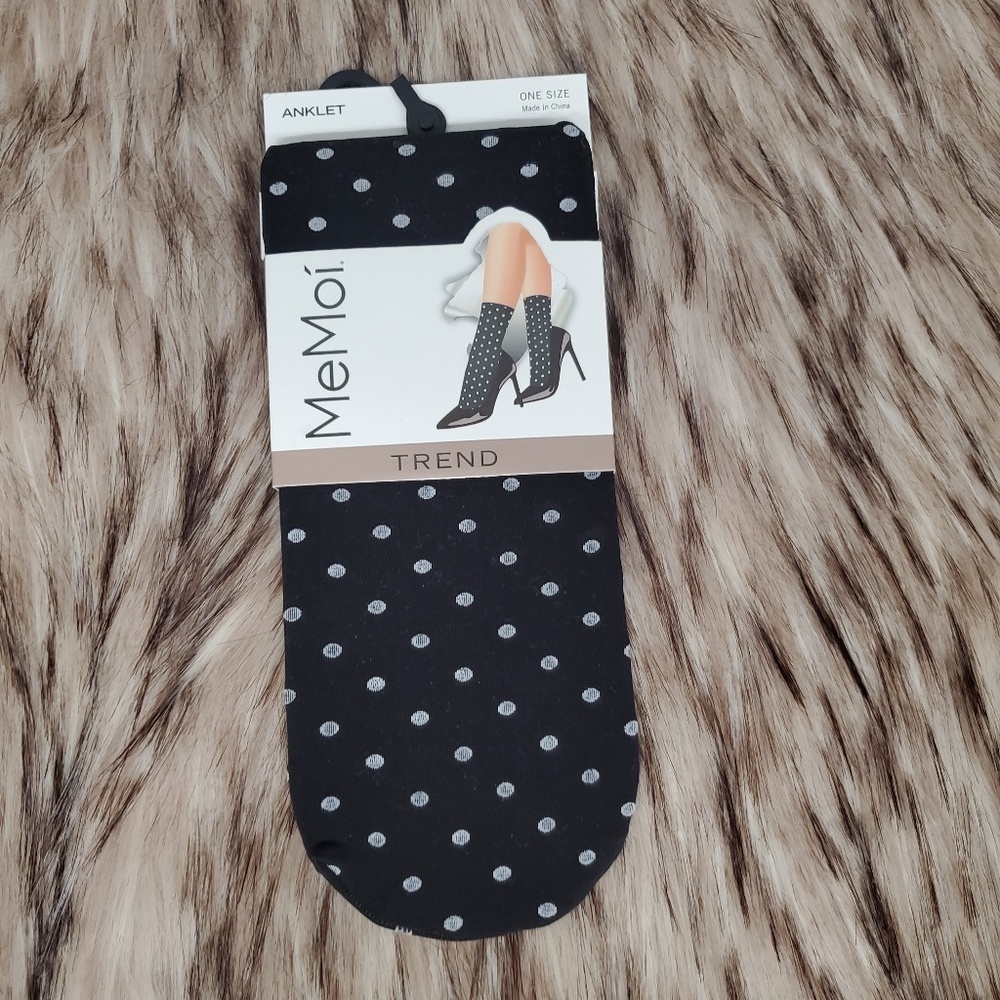 MEMOí On the Dot Anklet Socks